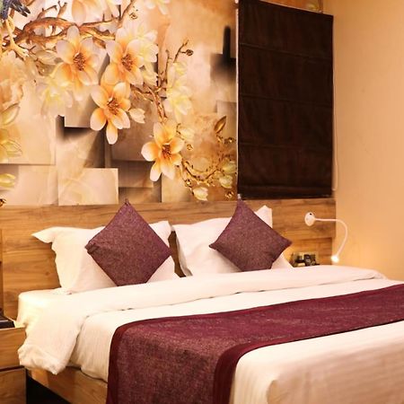 Hotel Mansa Kanpur Esterno foto