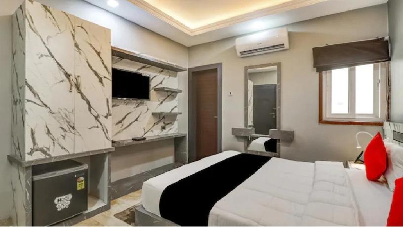 Hotel Mansa Kanpur Esterno foto