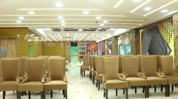 Hotel Mansa Kanpur Esterno foto